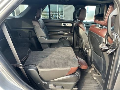 Used 2020 Ford Explorer Platinum w/ Premium Technology Package AWD/4WD image 35