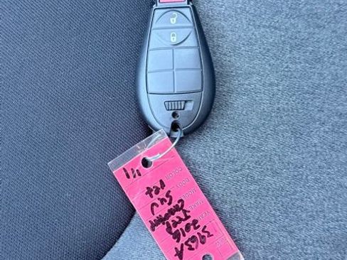Used 2016 Jeep Cherokee Sport FWD image 29