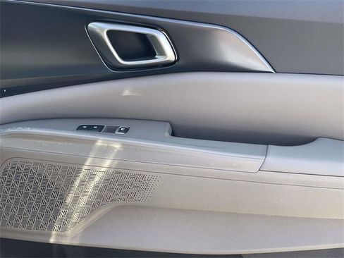 New 2026 Kia Carnival LXS image 17