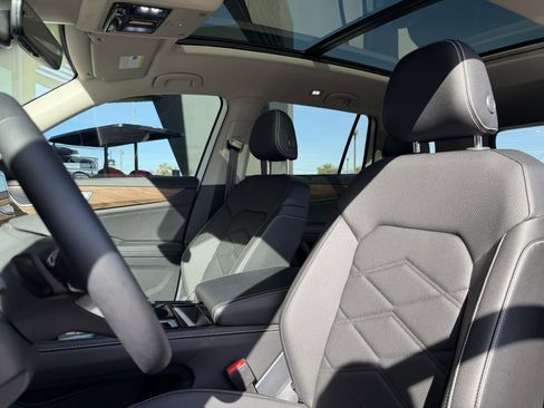 Used 2025 Volkswagen Atlas SE w/ Panoramic Sunroof Package image 34