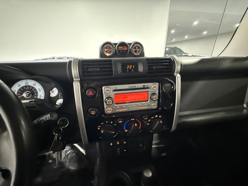 Used 2014 Toyota FJ Cruiser 4WD image 47