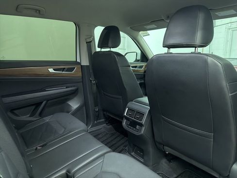 Used 2024 Volkswagen Atlas SE image 25