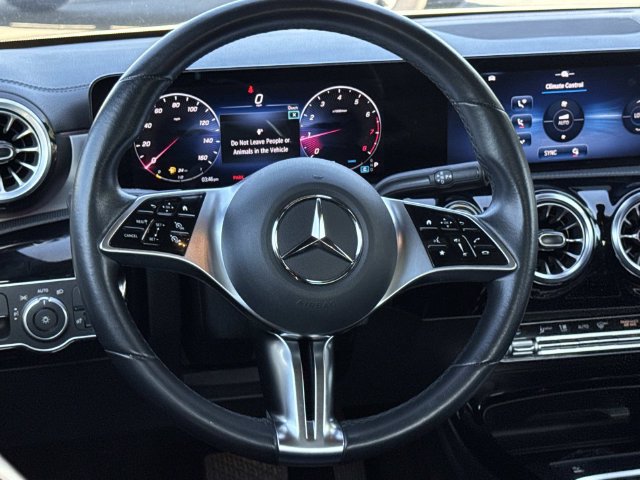 Used 2025 Mercedes-Benz CLA 250 4MATIC image 7