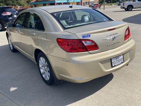 Used 2010 Chrysler Sebring Limited FWD image 8