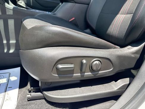 Used 2023 Chevrolet Equinox RS FWD image 12