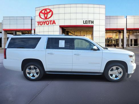 Used 2017 Chevrolet Suburban Premier image 4