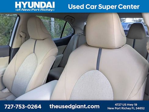 Used 2022 Toyota Camry LE FWD image 7