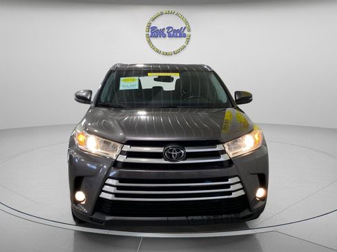 Used 2019 Toyota Highlander XLE AWD/4WD image 10