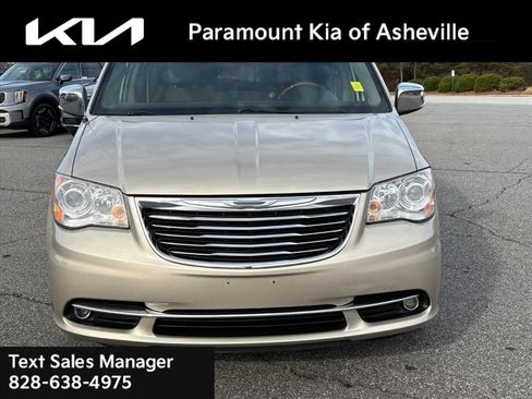 Used 2013 Chrysler Town & Country Limited w/ Luxury Group image 2