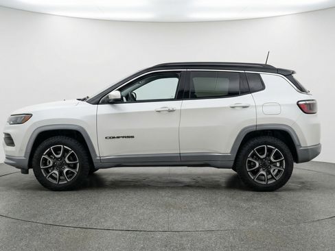 Used 2025 Jeep Compass Trailhawk AWD/4WD image 5