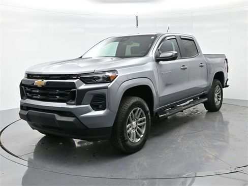 Used 2024 Chevrolet Colorado LT w/ LT Convenience Package III image 3