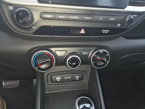 Certified 2023 Hyundai Venue SE FWD image 11
