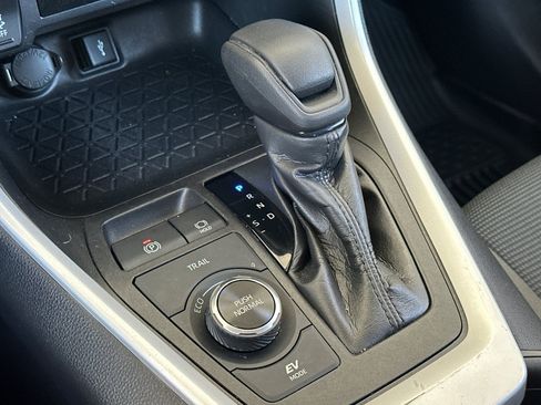 Certified 2022 Toyota RAV4 LE AWD/4WD image 20