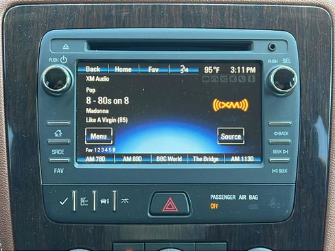 Used 2017 Chevrolet Traverse LT w/ Style and Technology Package FWD image 17