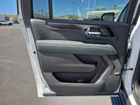 New 2026 GMC Yukon XL AT4 image 34