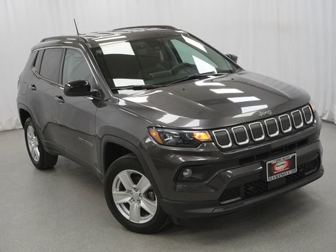 Certified 2022 Jeep Compass Latitude image 8