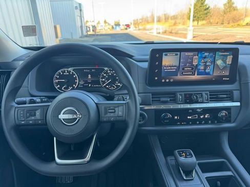 New 2026 Nissan Pathfinder S image 18