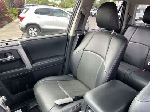 Used 2020 Toyota 4Runner SR5 AWD/4WD image 24