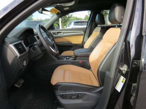 Used 2022 Volkswagen Atlas Cross Sport SEL Premium R-Line AWD/4WD image 16