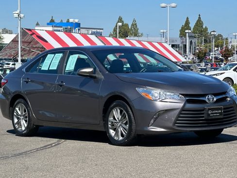 Used 2016 Toyota Camry LE FWD image 5