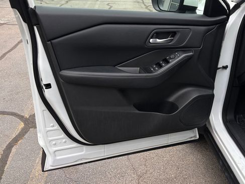 Used 2025 Nissan Rogue SV image 18