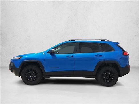 Used 2018 Jeep Cherokee Trailhawk w/ Comfort/Convenience Group AWD/4WD image 9