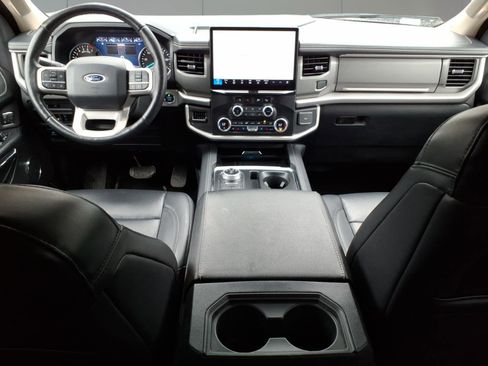 Used 2024 Ford Expedition XLT image 8