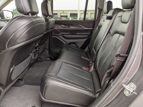 Used 2022 Jeep Grand Cherokee Limited 4xe w/ Luxury Tech Group II AWD/4WD image 9