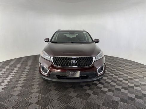 Used 2018 Kia Sorento LX image 2