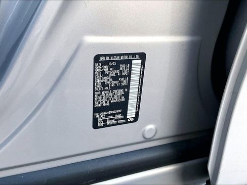 Used 2024 INFINITI QX80 Premium Select w/ Cargo Package image 17