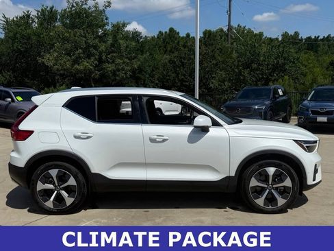 Certified 2025 Volvo XC40 B5 Plus AWD/4WD image 4