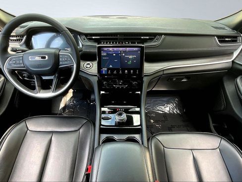 Certified 2024 Jeep Grand Cherokee Limited image 16