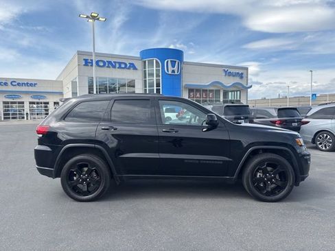 Used 2018 Jeep Grand Cherokee Laredo image 1
