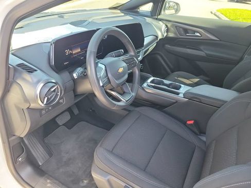 Used 2025 Chevrolet Equinox EV LT FWD image 23