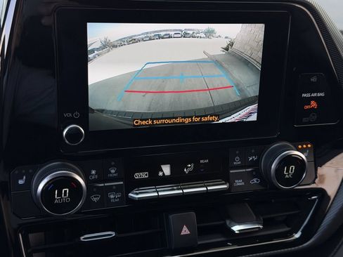 Used 2024 Toyota Highlander XSE FWD image 18