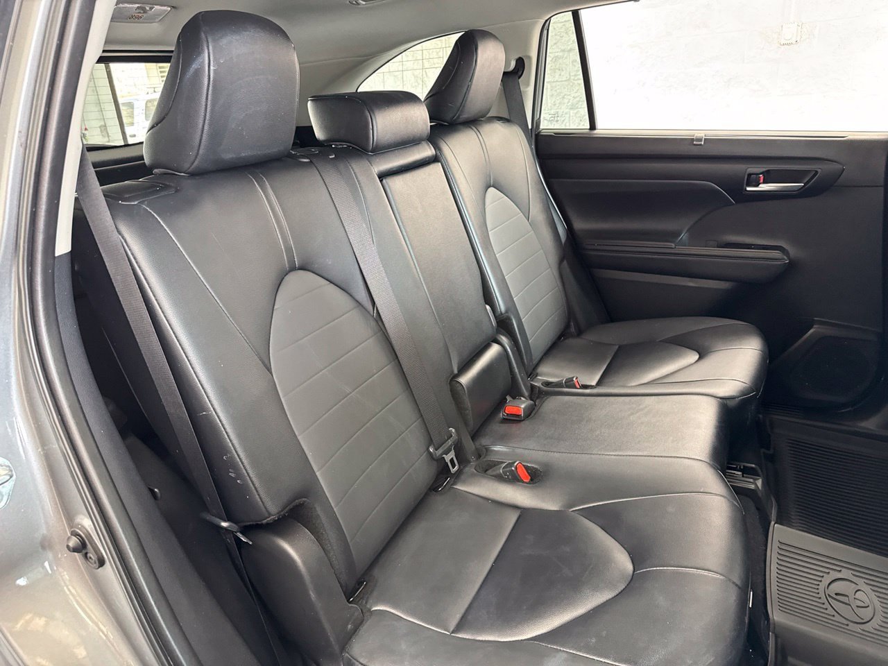 Used 2025 Toyota Highlander XLE AWD/4WD image 46