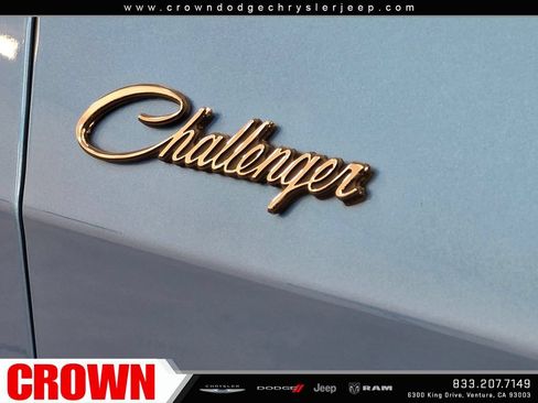 Used 2009 Dodge Challenger SRT8 w/ SRT Option Group II RWD image 11