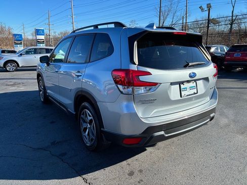 Used 2021 Subaru Forester Premium image 5