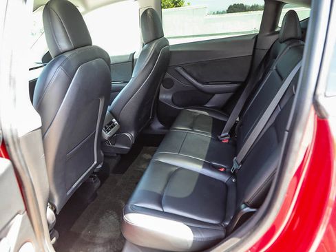 Used 2021 Tesla Model Y Long Range AWD/4WD image 17