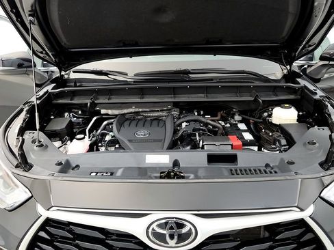 Used 2023 Toyota Highlander XLE AWD/4WD image 15