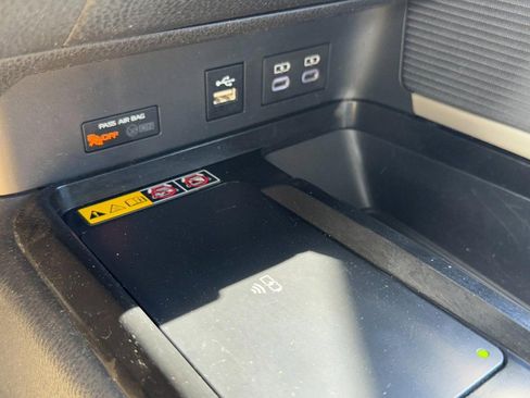 Used 2025 Toyota Camry Hybrid image 20