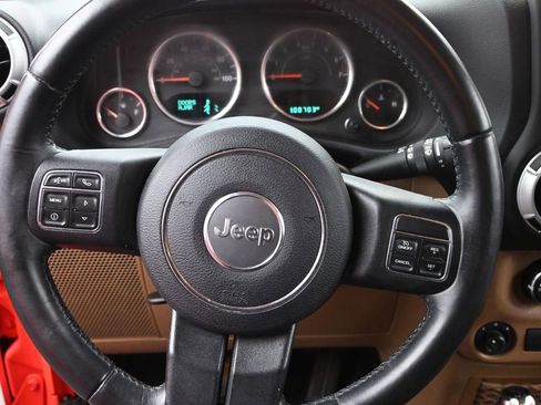 Used 2016 Jeep Wrangler Unlimited Sahara w/ Connectivity Group image 28