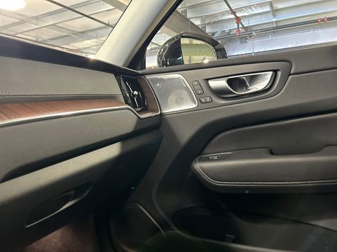 Certified 2024 Volvo XC60 T8 Ultimate w/ Protection Package Premier image 20