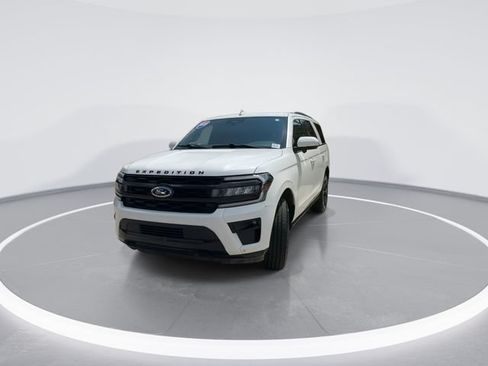 Used 2023 Ford Expedition Limited AWD/4WD image 2