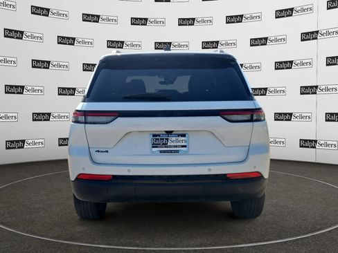 Certified 2025 Jeep Grand Cherokee Altitude AWD/4WD image 5