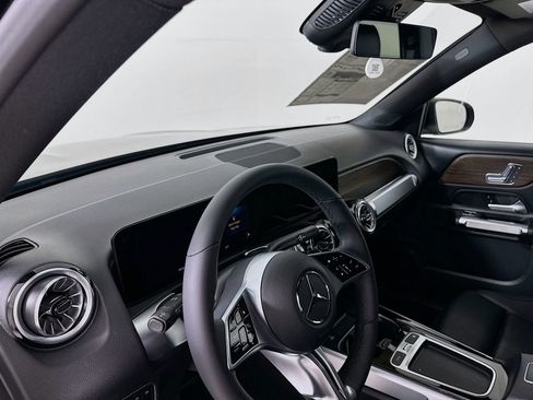 New 2026 Mercedes-Benz GLB 250 image 10