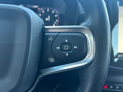 Used 2019 Volvo XC40 T5 Momentum image 21