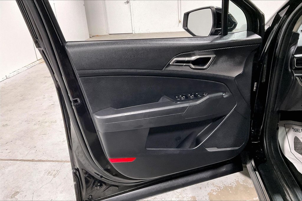 Used 2025 Kia Sportage LX FWD image 21
