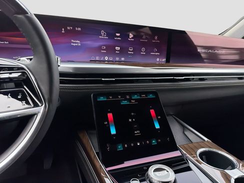 Certified 2025 Cadillac Escalade ESV Sport Platinum AWD/4WD image 19