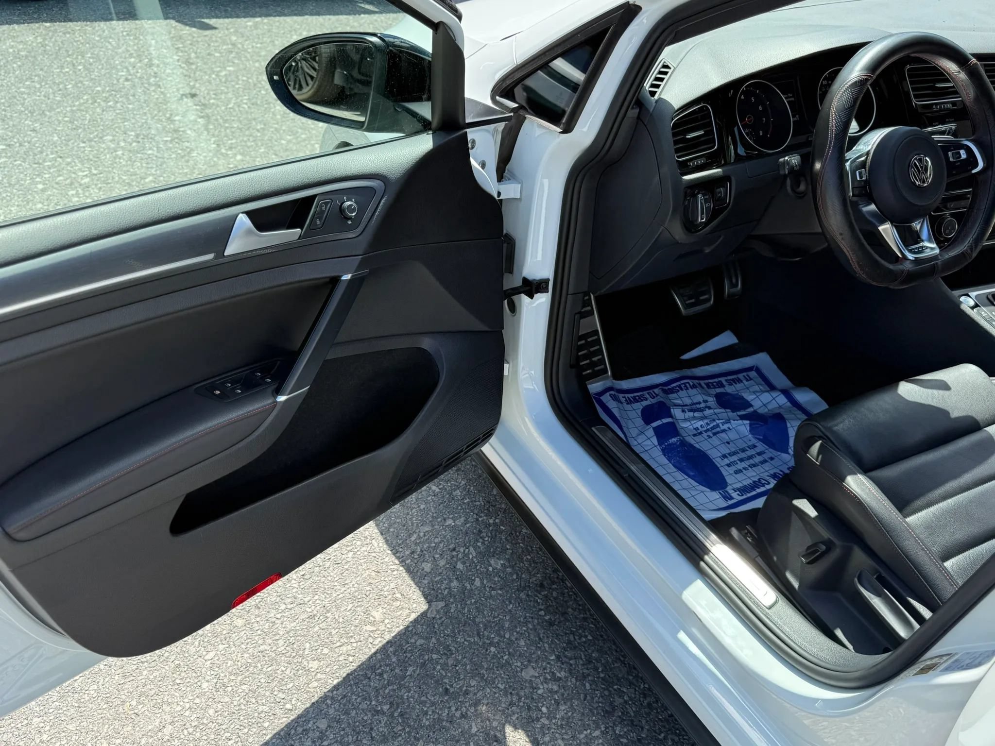 Used 2021 Volkswagen GTI SE FWD image 24